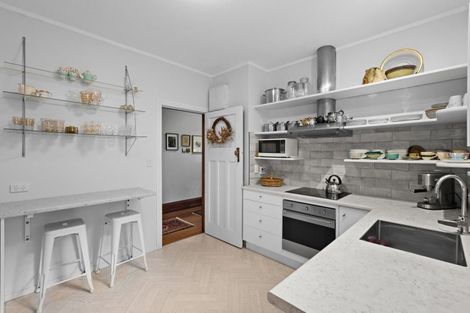 Photo of property in 24 Brewster Street, Bluff Hill, Napier, 4110