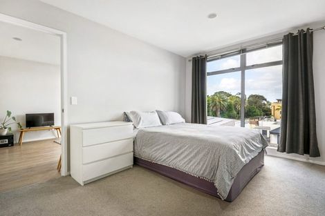 Photo of property in Norfolk Apartments, 305/19 Bute Road, Browns Bay, Auckland, 0630