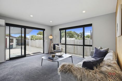 Photo of property in 12 Highbury Place, Avonside, Christchurch, 8061