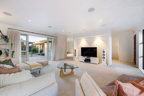 Photo of property in 5 Foresters Crescent, Parklands, Christchurch, 8083