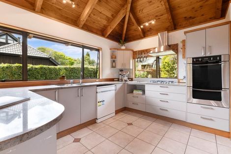 Photo of property in 2/60 Aberdeen Road, Campbells Bay, Auckland, 0620