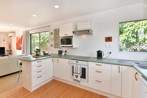 Photo of property in 2/10 Ross Crescent, Orewa, 0931