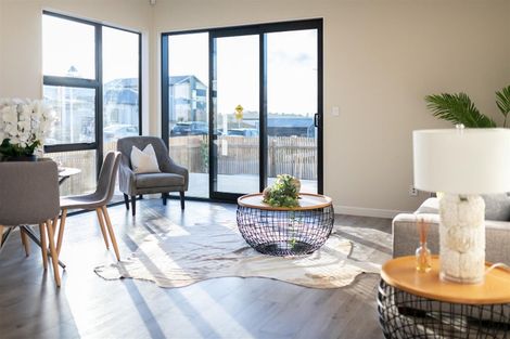 Photo of property in 16 Taiororua Avenue, Massey, Auckland, 0614