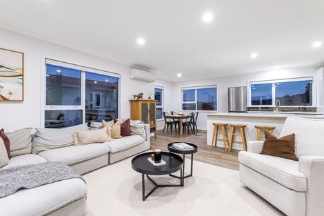 Photo of property in 11 Parkinson Close, Whitby, Porirua, 5024