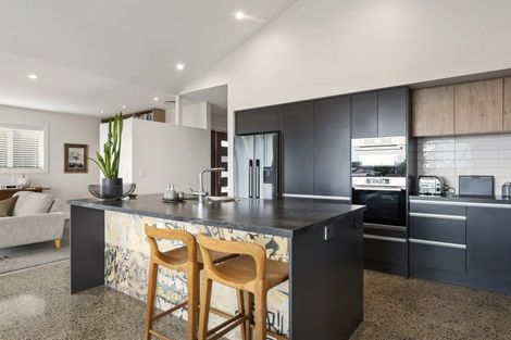 Photo of property in 5 Azalea Lane, Waipahihi, Taupo, 3330