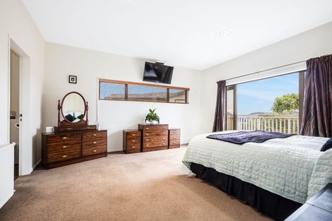 Photo of property in 4 Helm Place, Whitby, Porirua, 5024