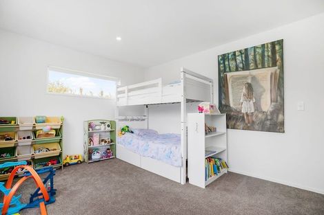 Photo of property in 28 Shah Place, Glen Eden, Auckland, 0602