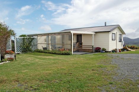 Photo of property in 210g Pukenui Road, Kaiwaka, 0573