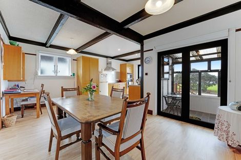 Photo of property in 81 Kiwi Esplanade, Mangere Bridge, Auckland, 2022