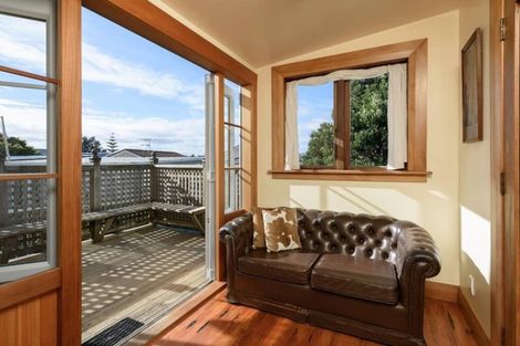 Photo of property in 17 Freyberg Street, Lyall Bay, Wellington, 6022