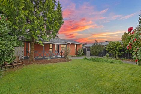 Photo of property in 10 Denniston Crescent, Redwood, Christchurch, 8051