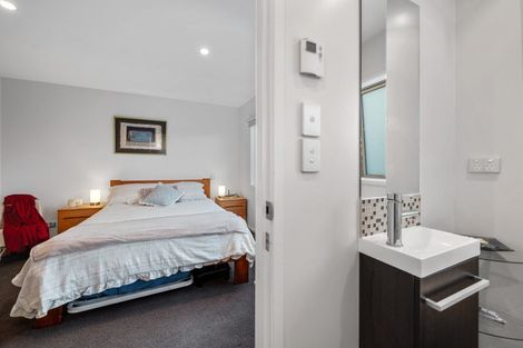 Photo of property in 15 Beechwood Road, Rothesay Bay, Auckland, 0630