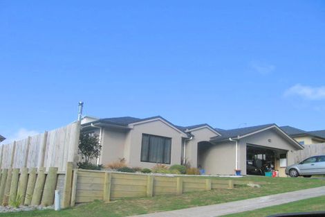 Photo of property in 19 Erlestoke Crescent, Churton Park, Wellington, 6037