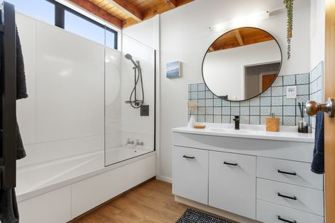 Photo of property in 202 Beverley Terrace, Whangamata, 3620