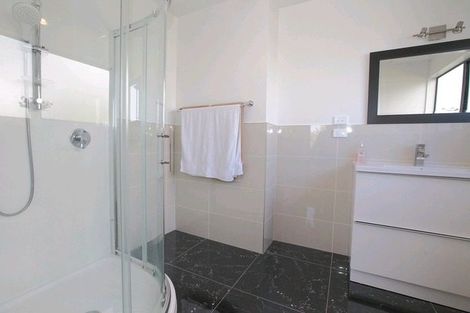Photo of property in 18 Pinewood Grove, Botany Downs, Auckland, 2010