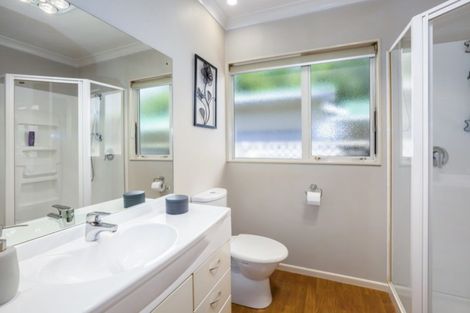 Photo of property in 9b Pinkerton Grove, Newlands, Wellington, 6037