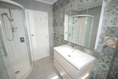 Photo of property in 1/46 College Road, Northcote, Auckland, 0627