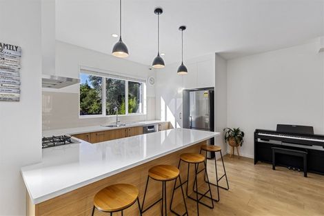 Photo of property in 25 Sunshine Boulevard, Sunnyvale, Auckland, 0612