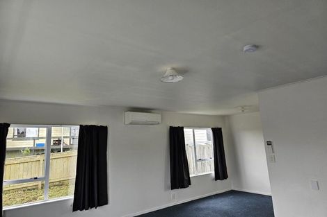 Photo of property in 33 Guadeloupe Crescent, Grenada Village, Wellington, 6037