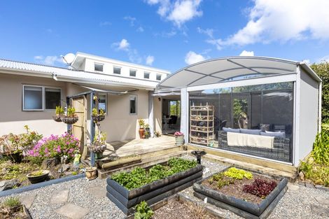 Photo of property in 12 Penguin Street, Leigh, 0985