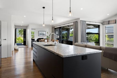 Photo of property in 20 Topping Place, Whitianga, 3510