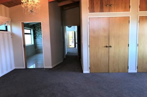 Photo of property in 16 Ridge Lane, New Plymouth, 4310