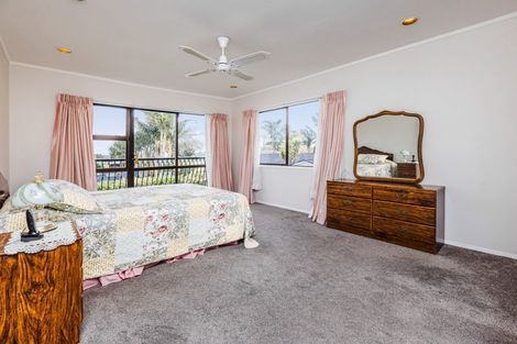 Photo of property in 10 Elrita Place, Conifer Grove, Takanini, 2112