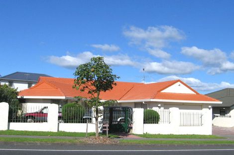 Photo of property in 32 Whitford Road, Botany Downs, Auckland, 2014