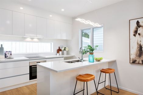 Photo of property in 3d Kingdale Road, Henderson, Auckland, 0610