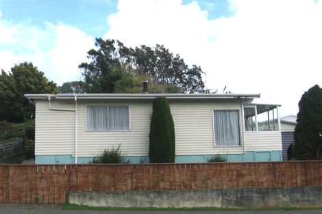 Photo of property in 129 Driver Crescent, Cannons Creek, Porirua, 5024
