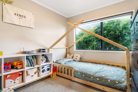 Photo of property in 2 Laura Street, Kelston, Auckland, 0602