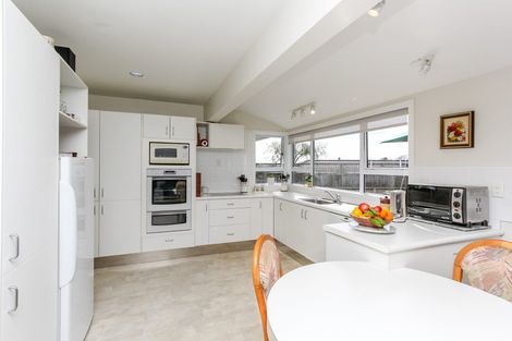Photo of property in 14 Del Mar Place, Merrilands, New Plymouth, 4312