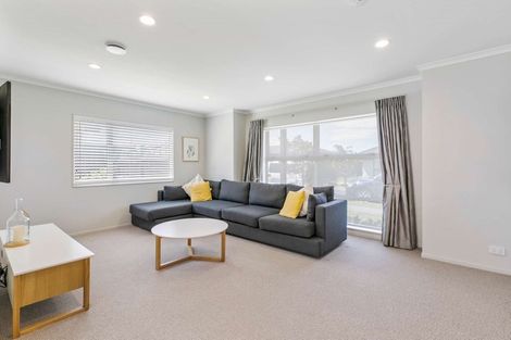 Photo of property in 5 Wick Place, Wattle Downs, Auckland, 2103