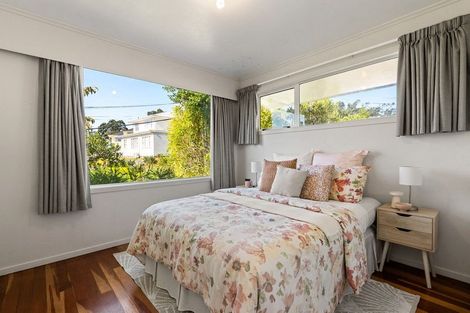Photo of property in 6 Link Road, Newlands, Wellington, 6037