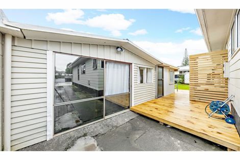 Photo of property in 11 Hinton Place, Weymouth, Auckland, 2103