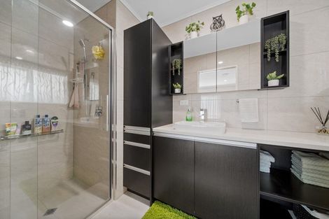 Photo of property in 17 Flora Place, Wattle Downs, Auckland, 2103