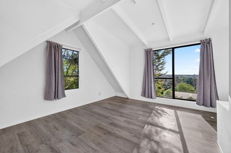 Photo of property in 5 Rangeview Road, Sunnyvale, Auckland, 0612