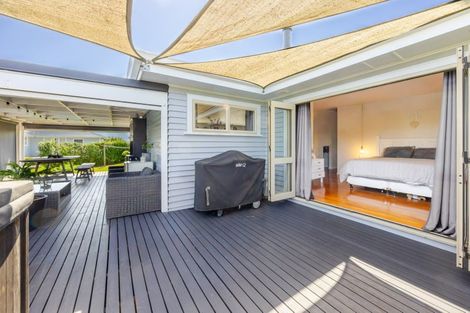 Photo of property in 21 Pitt Street, Clive, 4102