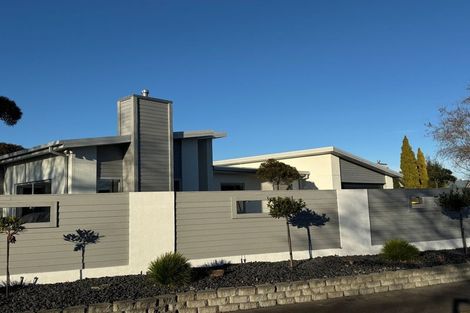 Photo of property in 2 Whio Close, Parklands, Christchurch, 8083