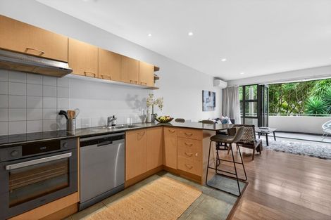 Photo of property in 5/1 Hillcrest Avenue, Hillcrest, Auckland, 0627