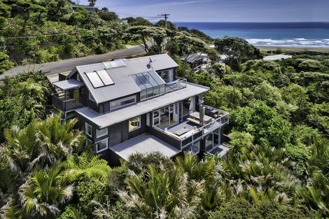 Photo of property in 21 Rayner Road, Piha, New Lynn, 0772