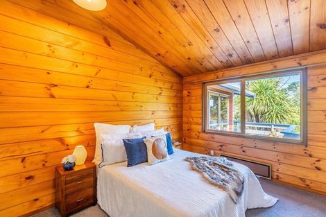 Photo of property in 7 Miromiro Road, Normandale, Lower Hutt, 5010