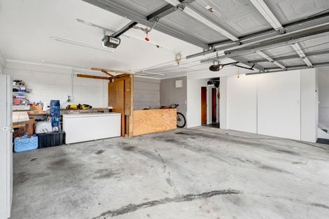 Photo of property in 17 Caledonia Place, Highlands Park, New Plymouth, 4312