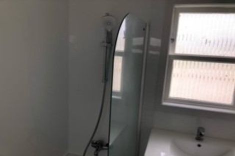 Photo of property in 51 Beach Road, Te Atatu Peninsula, Auckland, 0610