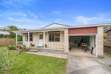Photo of property in 26 Coates Street, Tawa, Wellington, 5028