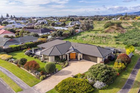 Photo of property in 11 Barrett Drive, Waikanae Beach, Waikanae, 5036