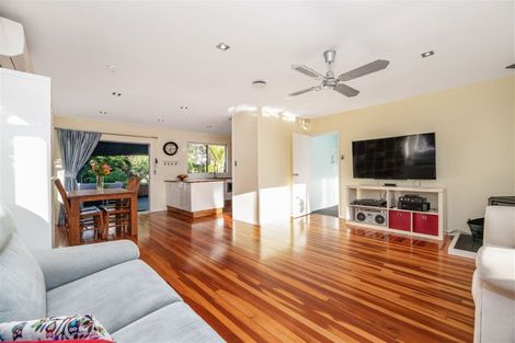 Photo of property in 96 Millbrook Road, Sunnyvale, Auckland, 0612