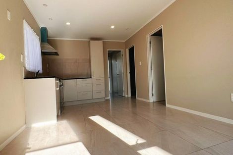 Photo of property in 60 Marine Parade, Mellons Bay, Auckland, 2014