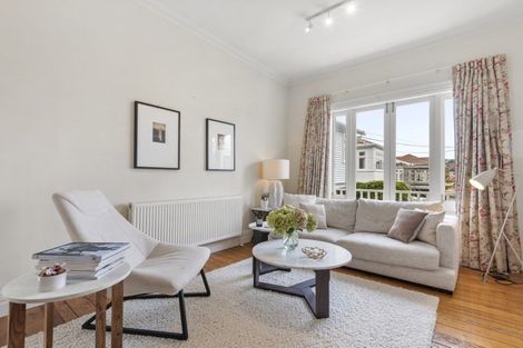 Photo of property in 12 Rixon Grove, Mount Victoria, Wellington, 6011