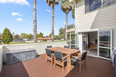 Photo of property in 37 Riverside Drive, Waiuku, 2123